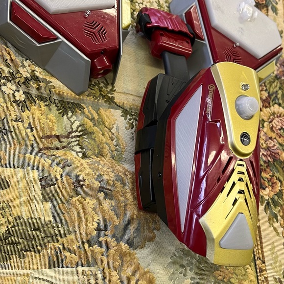 IRON MAN MARVEL DISNEY BUNDLE - Picture 3 of 6